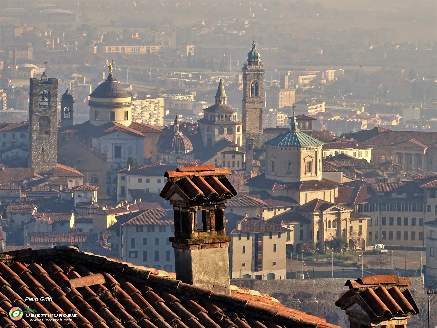 34 Tetti, comignoli, cupole, torri, campanili di Citta Alta .JPG